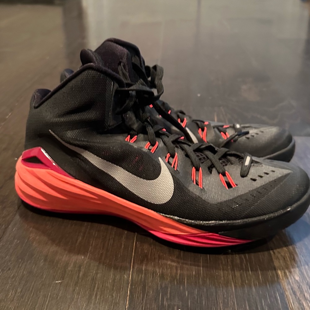 pink and black nike basketball shoes